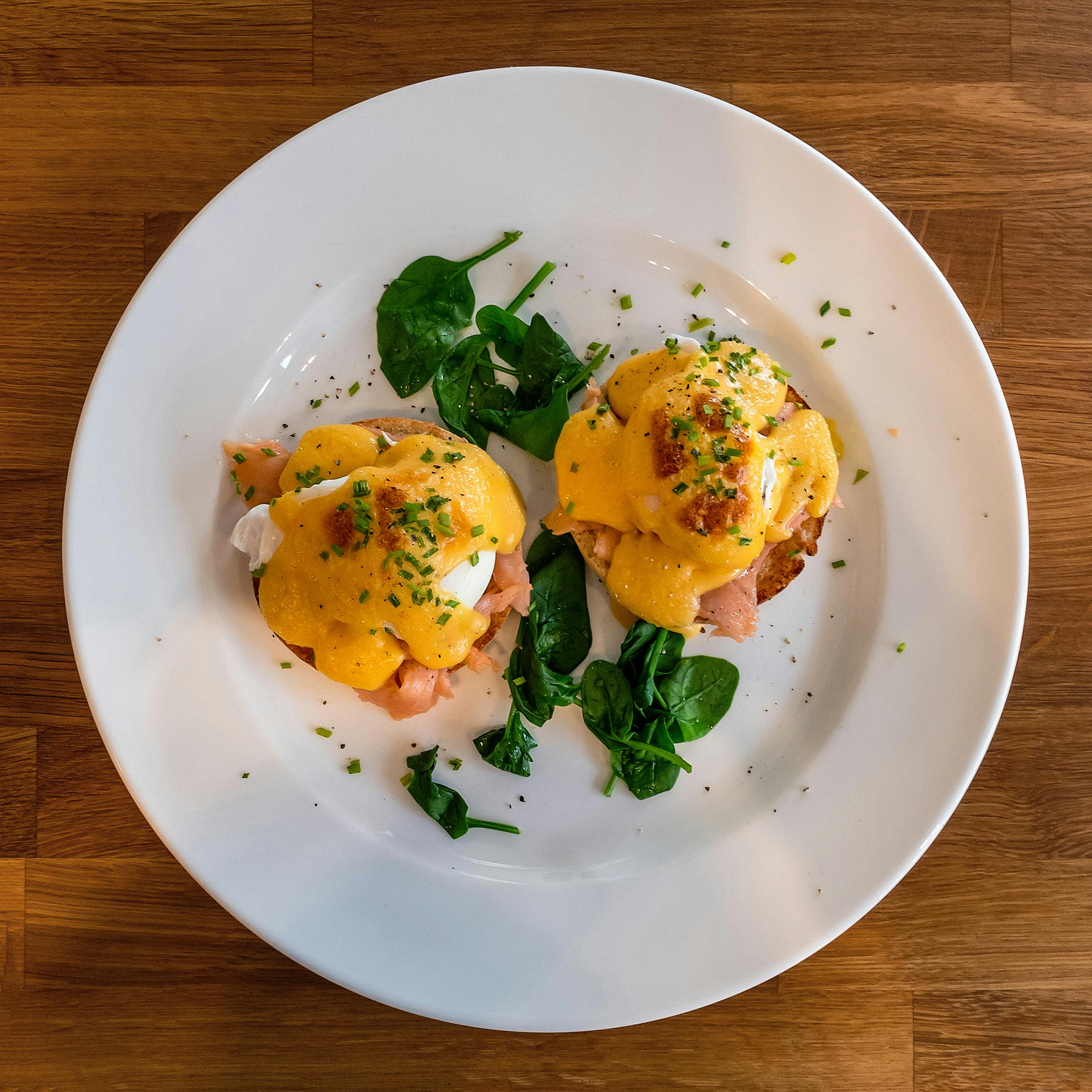 Eggs benedict with hollandaise sauce